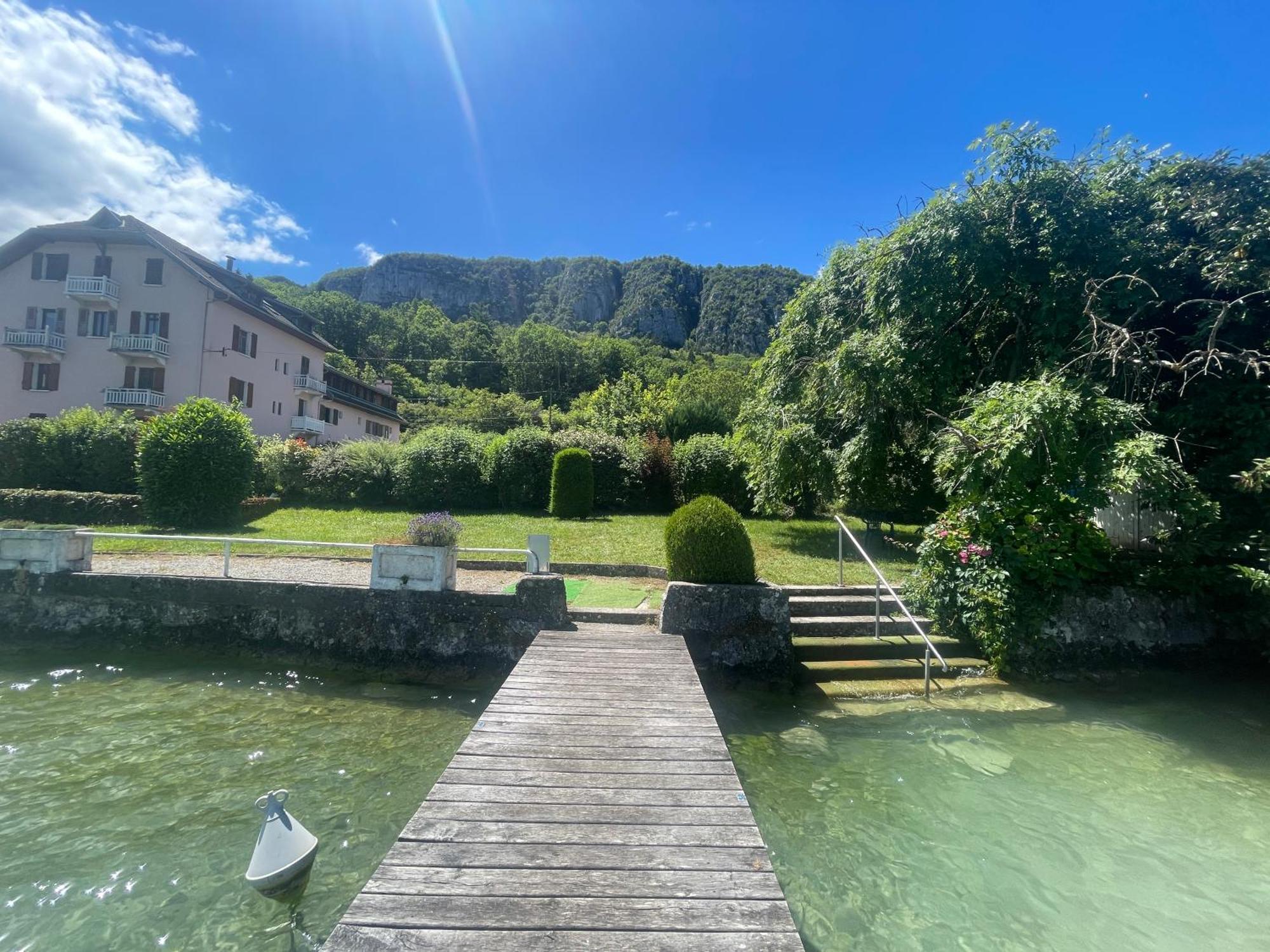 Rare 2 Bedroom With Private Beach On Lake Annecy Doussard Exterior foto